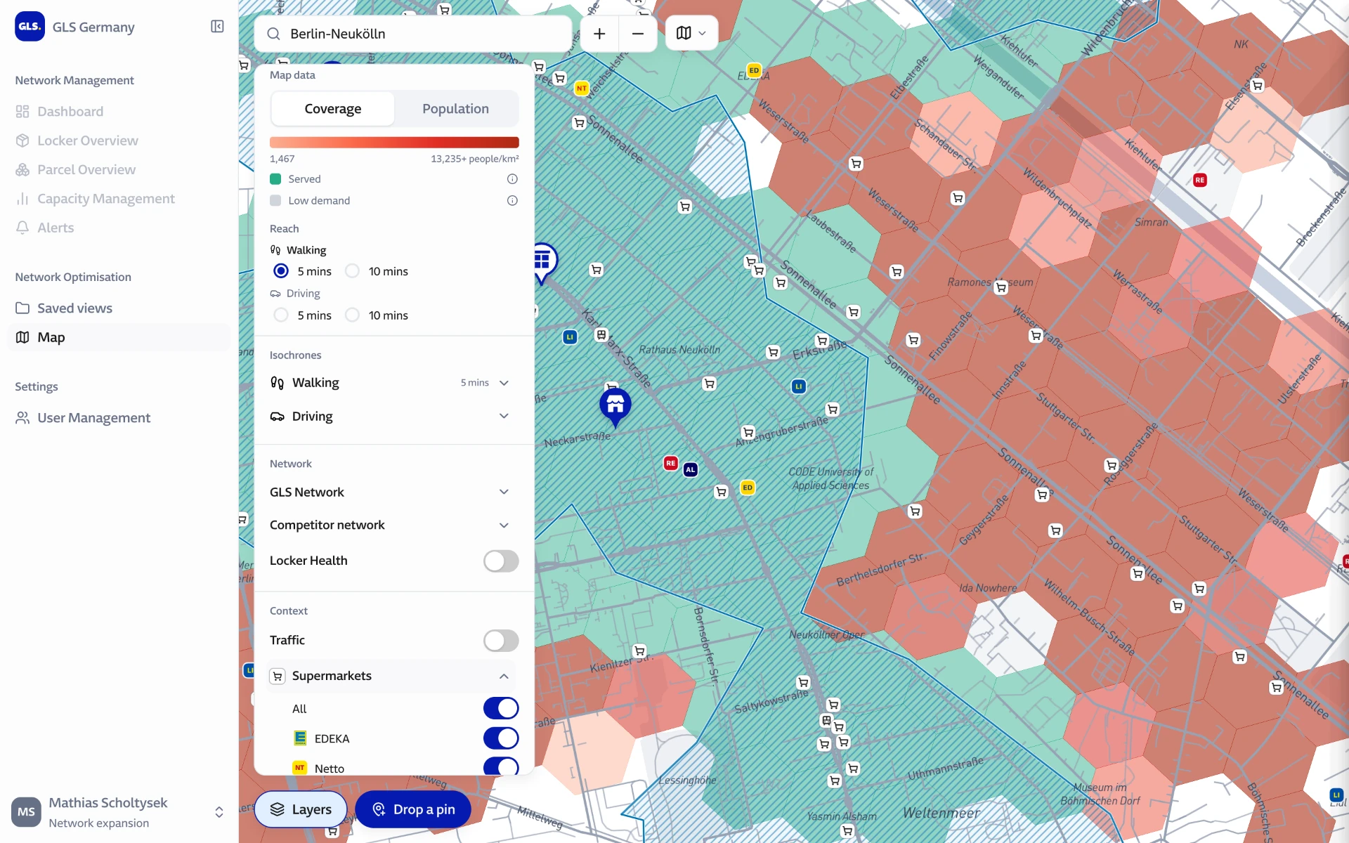 Map of Berlin-Neukölln with supermarkets and transit stops over coverage hexagons.