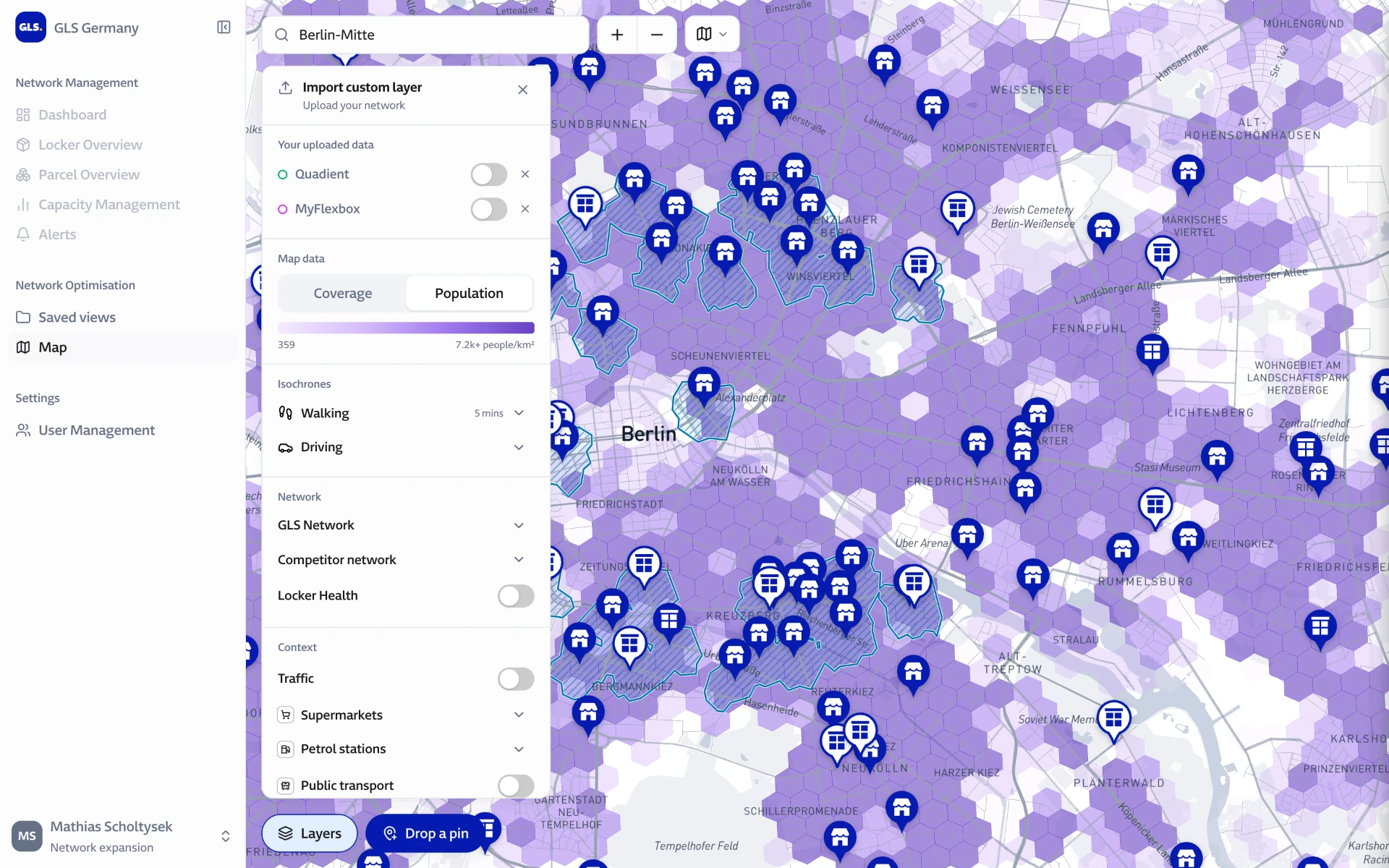 Berlin map colored by population density per hexagon, with GLS lockers on top.